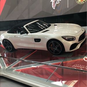 Meet your Posher, Joya